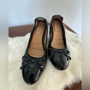 Me Too women’s black dress shoe, size 8 1/2. Leather. Like new condition.